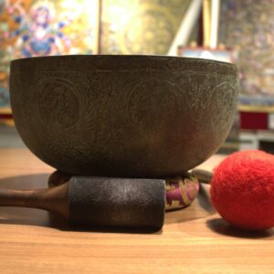 Hand Carved Jambati Singing Bowl – 28cm Himalayan Meditation Bowl with Cushion & Mallet