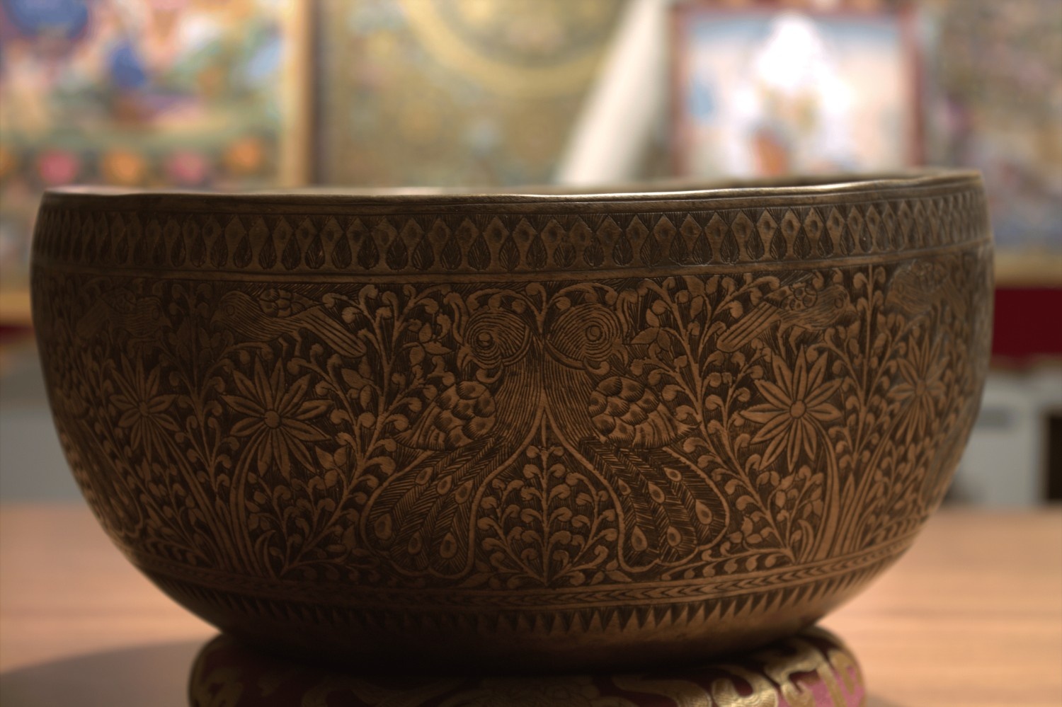 Hand Carved Jambati Singing Bowl – 26cm Himalayan Meditation Bowl with Cushion & Mallet - Image 5