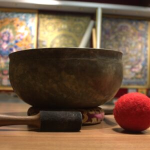 Handmade Tibetan Singing Bowl – 28cm Himalayan Meditation Bowl with Cushion & Mallet