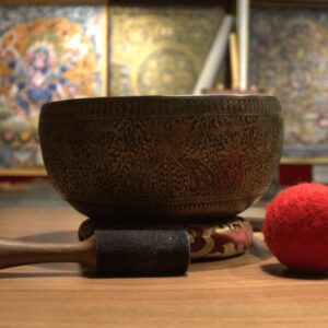 Hand Carved Jambati Singing Bowl – 26cm Himalayan Meditation Bowl with Cushion & Mallet