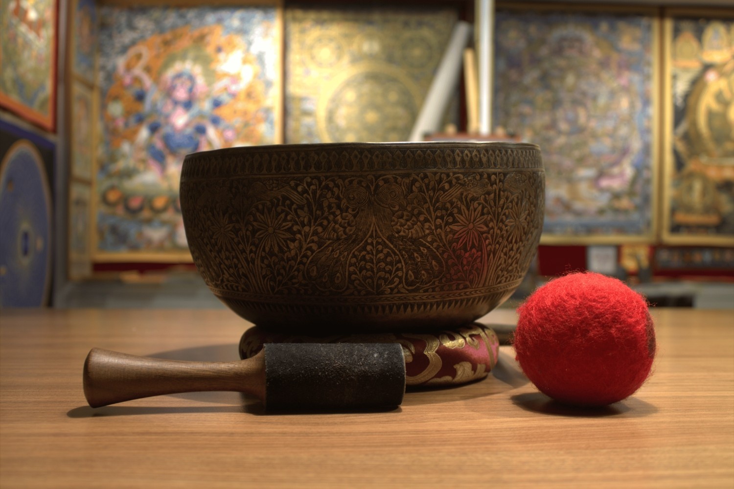 Hand Carved Jambati Singing Bowl – 26cm Himalayan Meditation Bowl with Cushion & Mallet